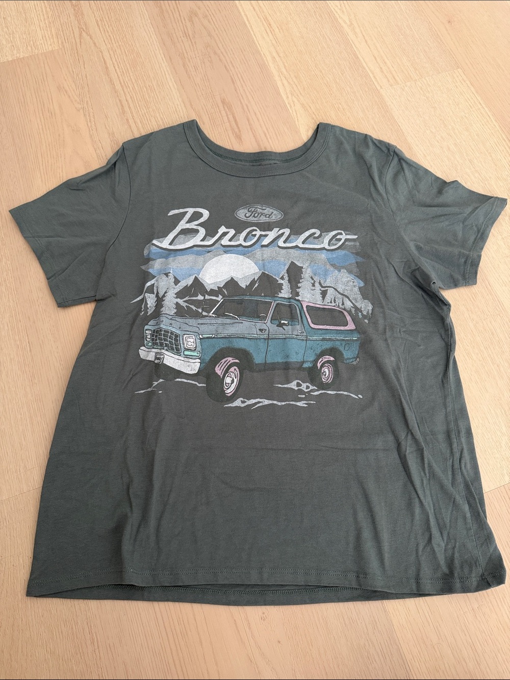NWOT Ford Bronco Vintage Short Sleeve Graphic Tee